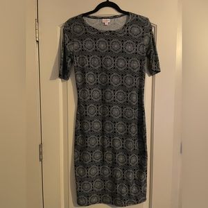 Form fitting knee-length dress